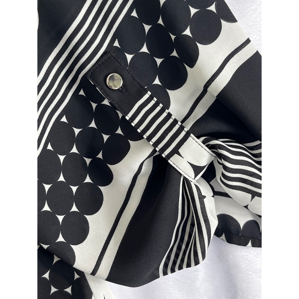 Cato Geometric Blouse Womens 18/20W Black White Good Roll Tab Sleeve Split Neck - Picture 3 of 13